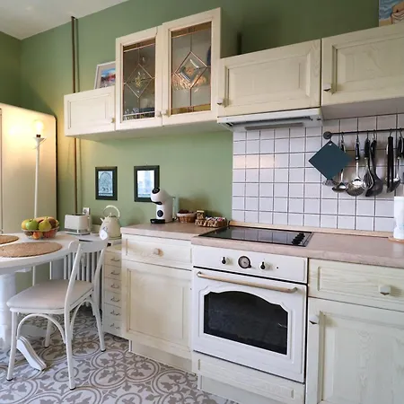 Spacious And Vintage - Modern Apartment *