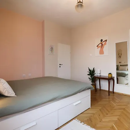 Apartment Spacious And Vintage - Modern Sofia